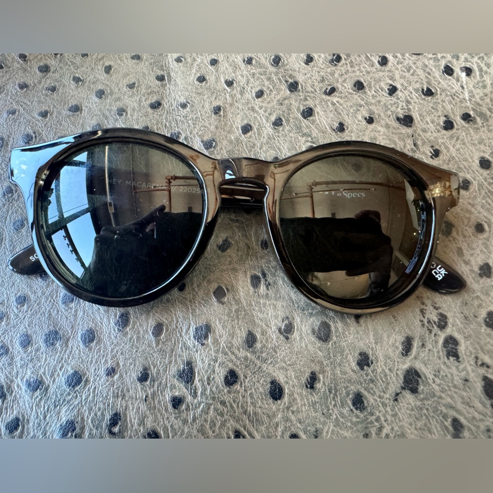 Le Specs Sunglasses - “Hey Macarena” in Olive